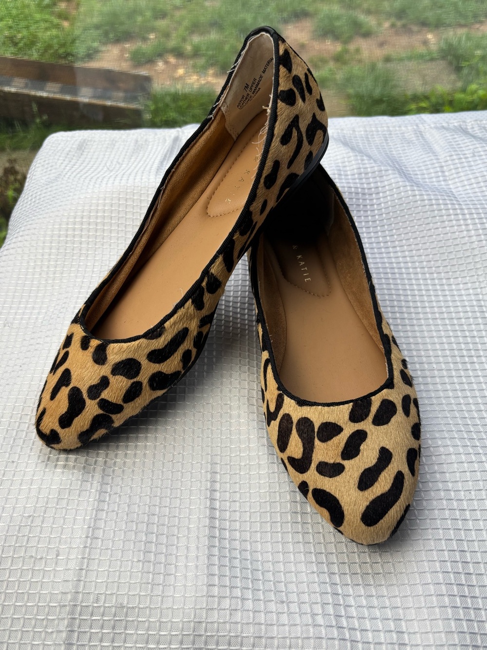 Kelly & Katie Leopard-Print Pointed Toe Flats Genuine Cow Hair & Leather Size 7 - Picture 3 of 13